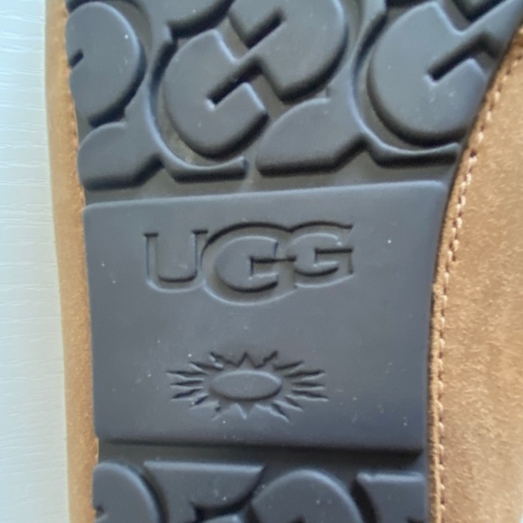 UGG Men’s Olsen Chestnut Tan Classic Moccasin Slippers Size 13